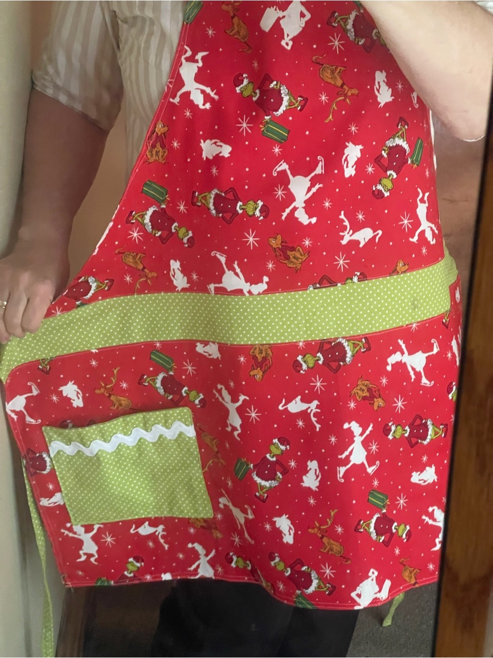 Grinch Apron Fits up to XXL Adult Cotton Ties at Back Single Thickness Max